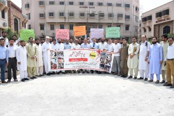 01.VC KMU Prof Dr Arshad Javaid along with students, faculty and Admin Staff Observing Solidarity Day with Kashmiris on Tuesday 5 August 2019 (Custom)1571108289.JPG