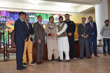 04-Vice Chancellor KMU & D.G Sports presenting cups to candidates (Custom)1514868434.JPG