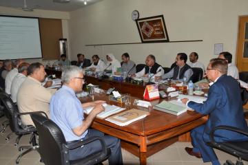 01-VC KMU Prof. Dr. Arshad Javiad Chairing 28th Meeting of the Syndicate (Custom)1526627720.JPG