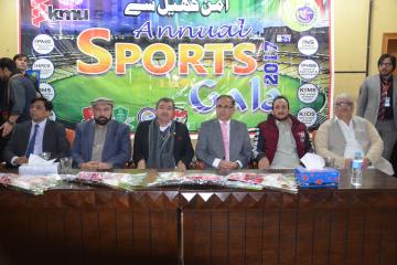 02.Former World Squash Champion Qamar Zaman and VC KMU Prof Dr Arshad Javed along with others during Inaugural Ceremony of KMU 3rd Sports Gala 2017 (Custom)1513065080.JPG